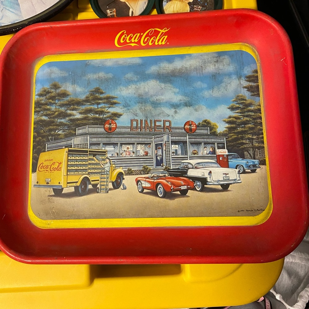 2 Coca Cola trays